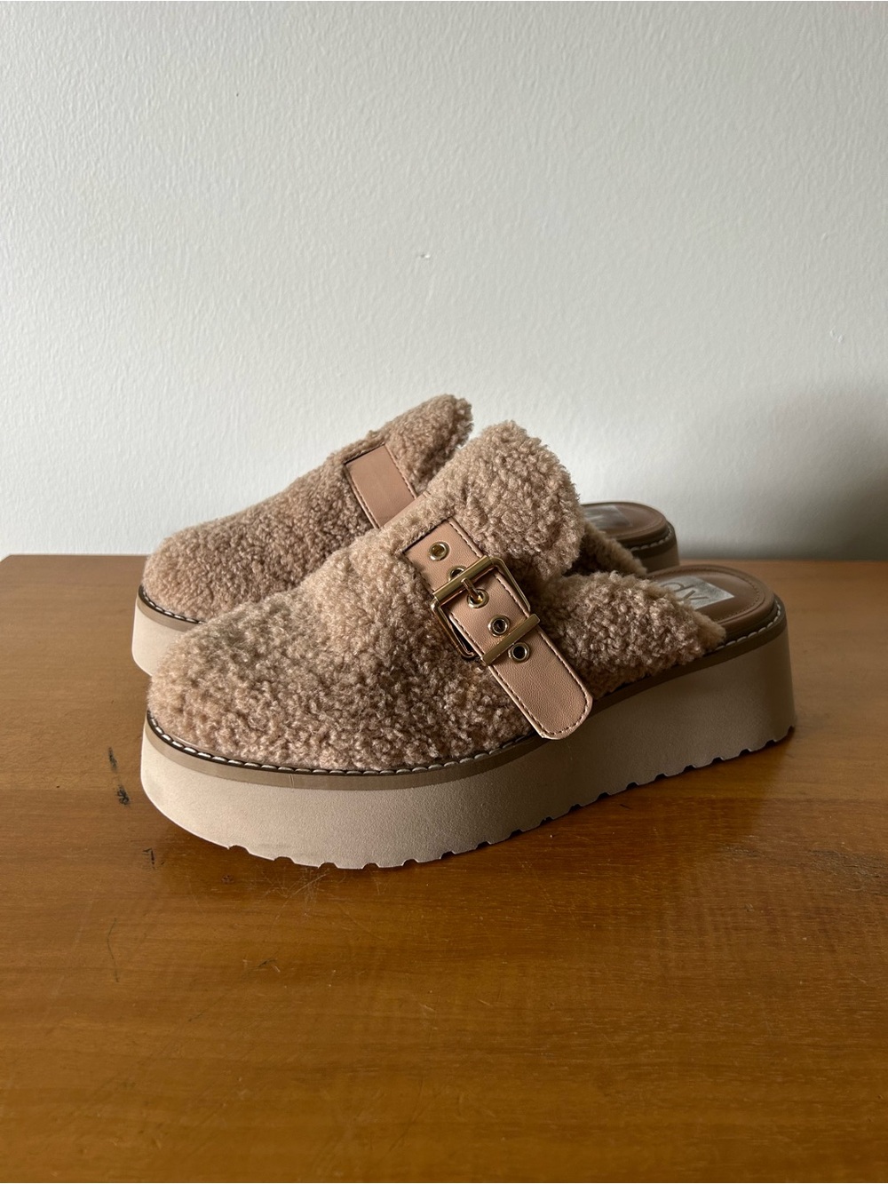 Dolce Vita Lelani Plush Cozy Faux Shearling Platform Mules 8 Clogs Natural Tan